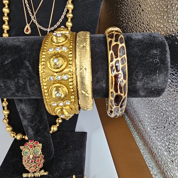 HUGE VINTAGE LOT. PHOTOS ADDED - Picture 12 of 16